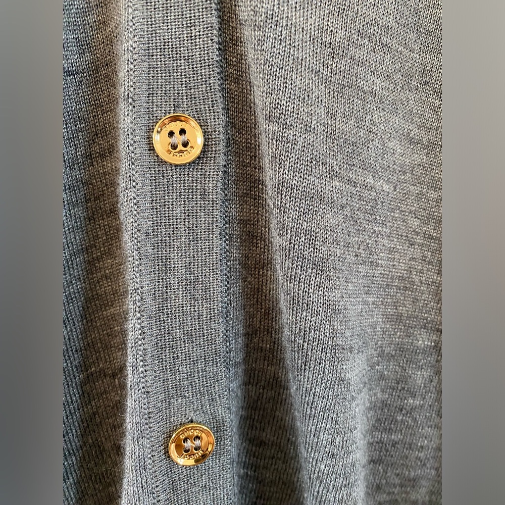 Gucci cashmere, silk and wool cardigan with gold designer buttons and gold logo. - Picture 5 of 16
